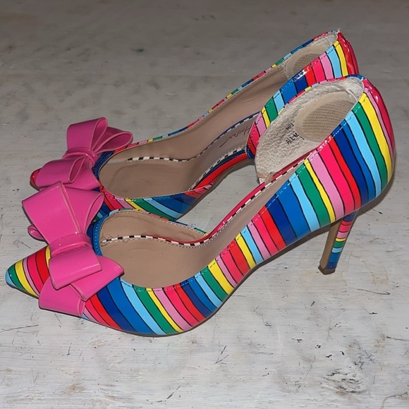 Betsey Johnson Relay Rainbow Striped Pink Bow Stiletto Pumps Heels | size 6 - Picture 1 of 6